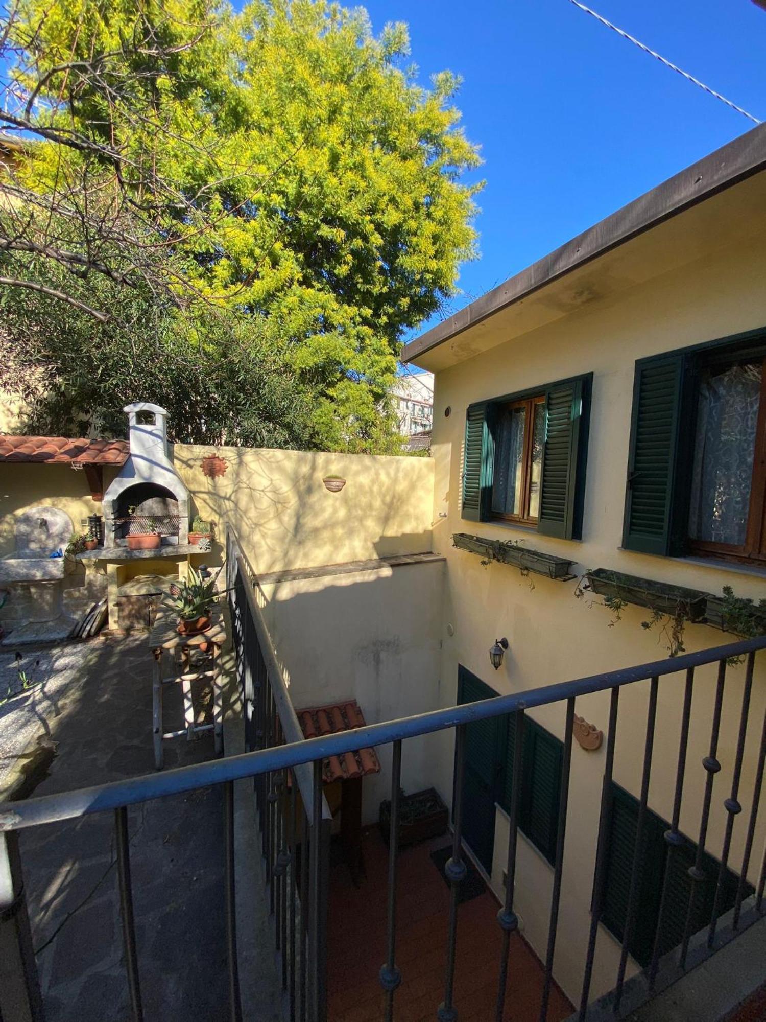 Appartamento Indipendente Con Giardino Fralu Florens Exteriör bild